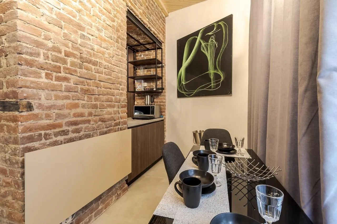 Lessea Fireplace Apartment Lviv